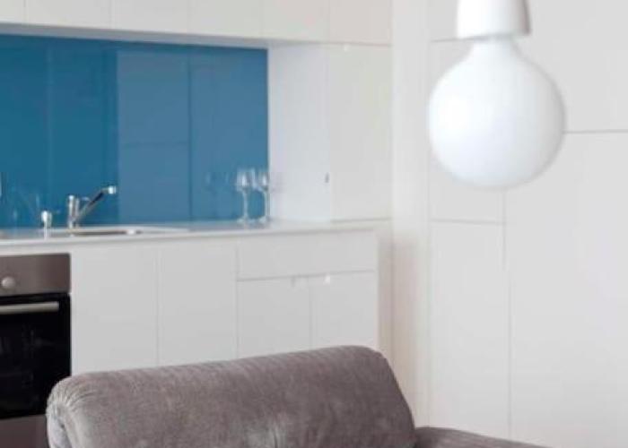 Central Apartment with Free Parking and Balcony