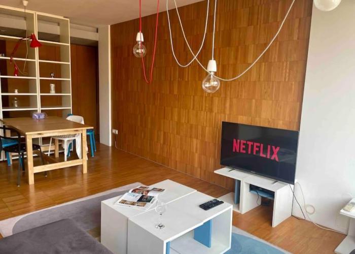 Central Apartment with Free Parking and Balcony
