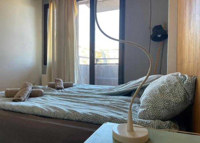 Central Apartment with Free Parking and Balcony