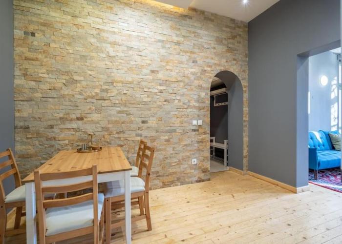 Stylish Stay - 2BDR, 2BTHR+ Free Parking