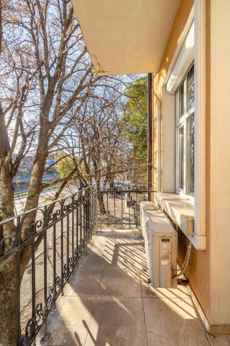 Stylish Stay - 2BDR, 2BTHR+ Free Parking