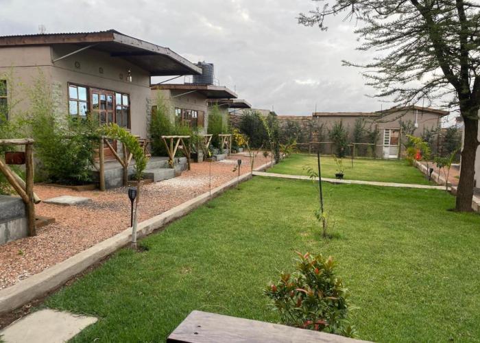 Emirishoi Cottages and Garden Bistro