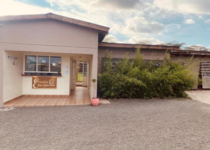 Emirishoi Cottages and Garden Bistro