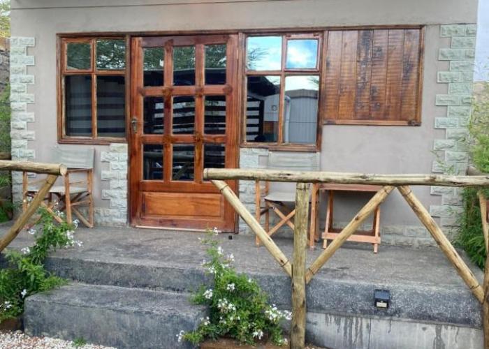 Emirishoi Cottages and Garden Bistro