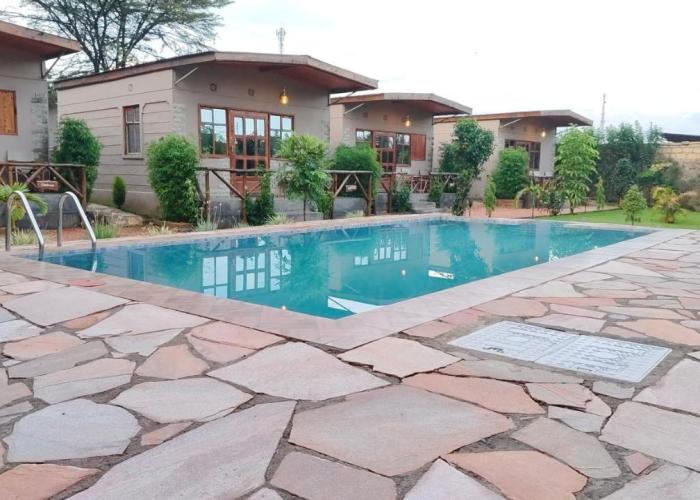Emirishoi Cottages and Garden Bistro
