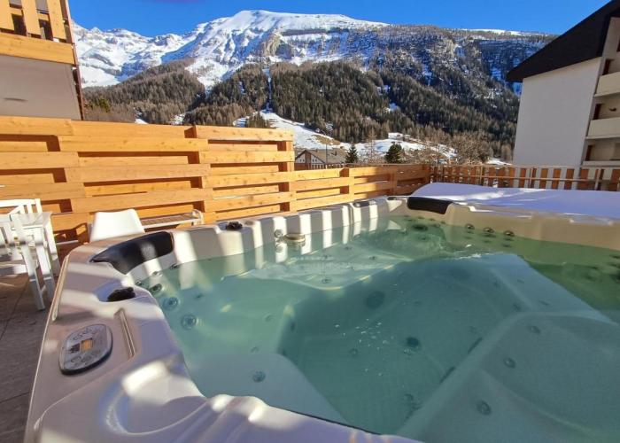 Spacieux appart - 2 chambres à coucher incl Jacuzzi Privé