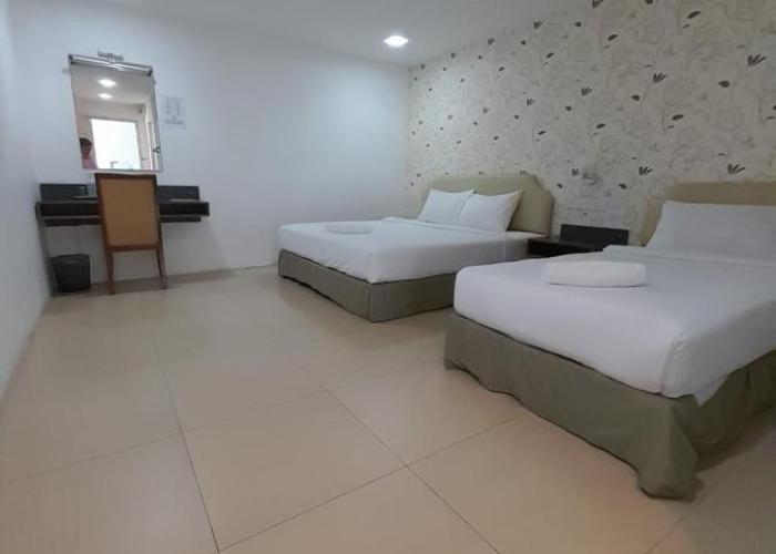 Hotel Twelve at 12 Kuantan Centre