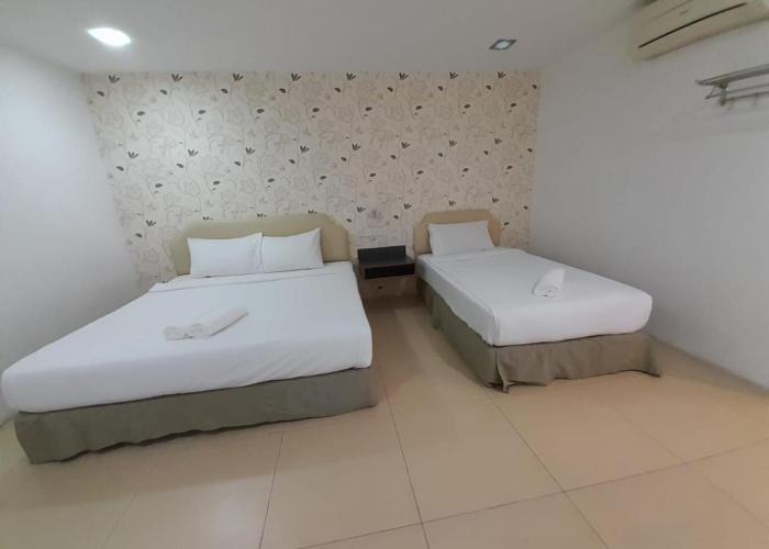 Hotel Twelve at 12 Kuantan Centre