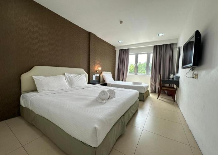 Hotel Twelve at 12 Kuantan Centre
