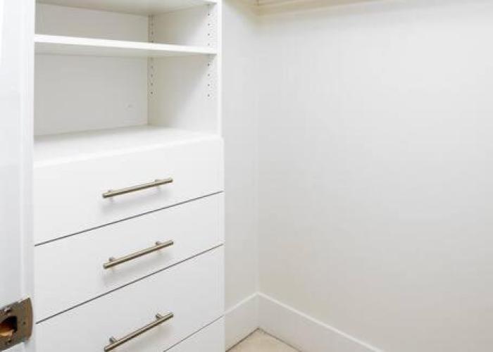 Chic 1-BR Condo; Parking included; Downtown Core