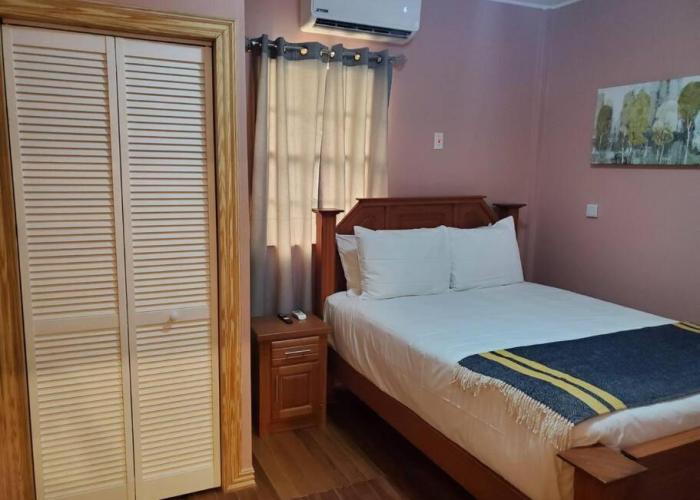 Upstairs 2 Bedroom Avalon Regia Apartment