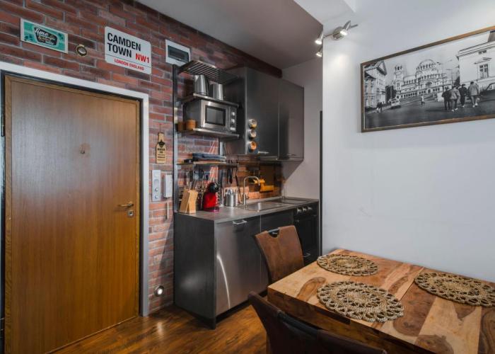 Designer 1BD Cinématique on Solunska by Flat Mаnager