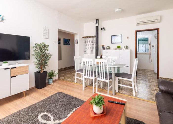 Urban Edge - Beach Apartments