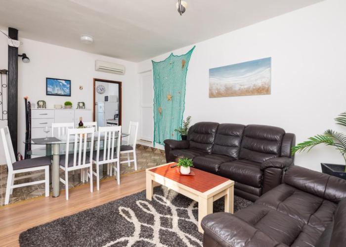 Urban Edge - Beach Apartments