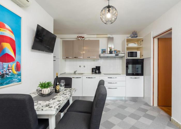 Urban Edge - Beach Apartments