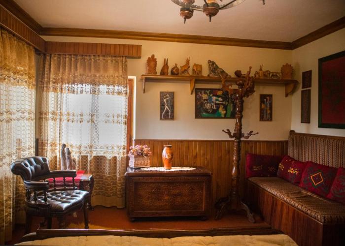 Mouria County House