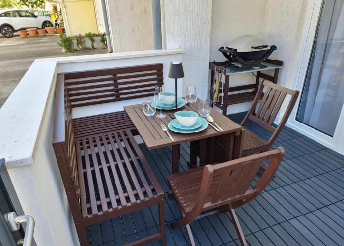 App Coba-40m zum Meer, Terrasse, Parkplatz, 50 Zoll Smart TV