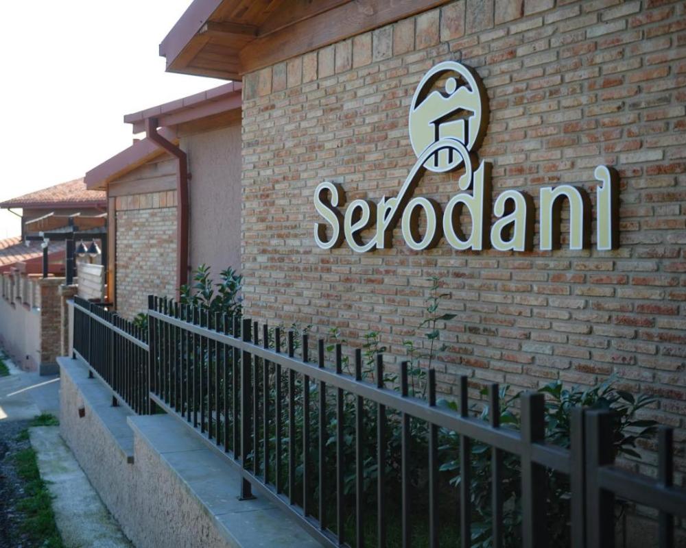 фото Serodani