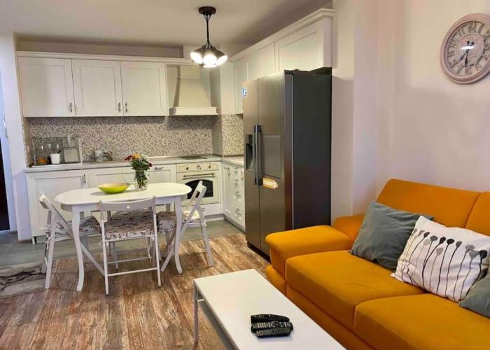 Stylish Magenta Apartment - terrace & free parking