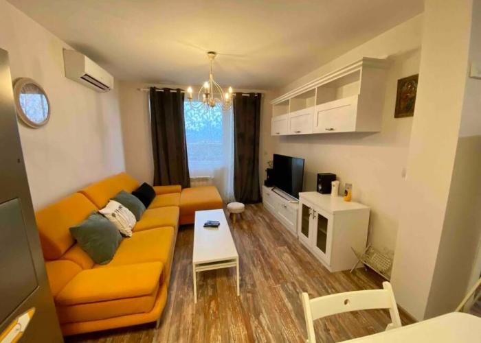 Stylish Magenta Apartment - terrace & free parking