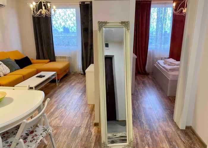 Stylish Magenta Apartment - terrace & free parking