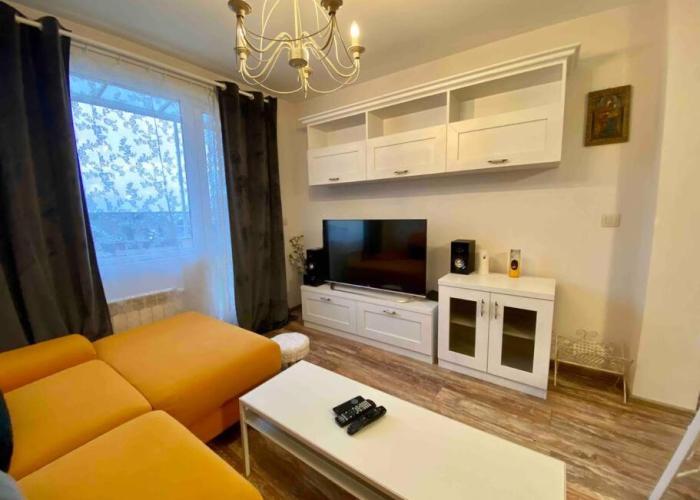 Stylish Magenta Apartment - terrace & free parking