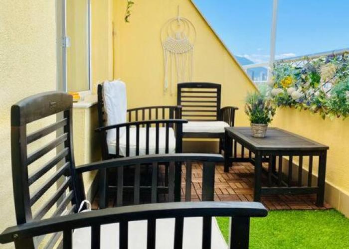 Stylish Magenta Apartment - terrace & free parking