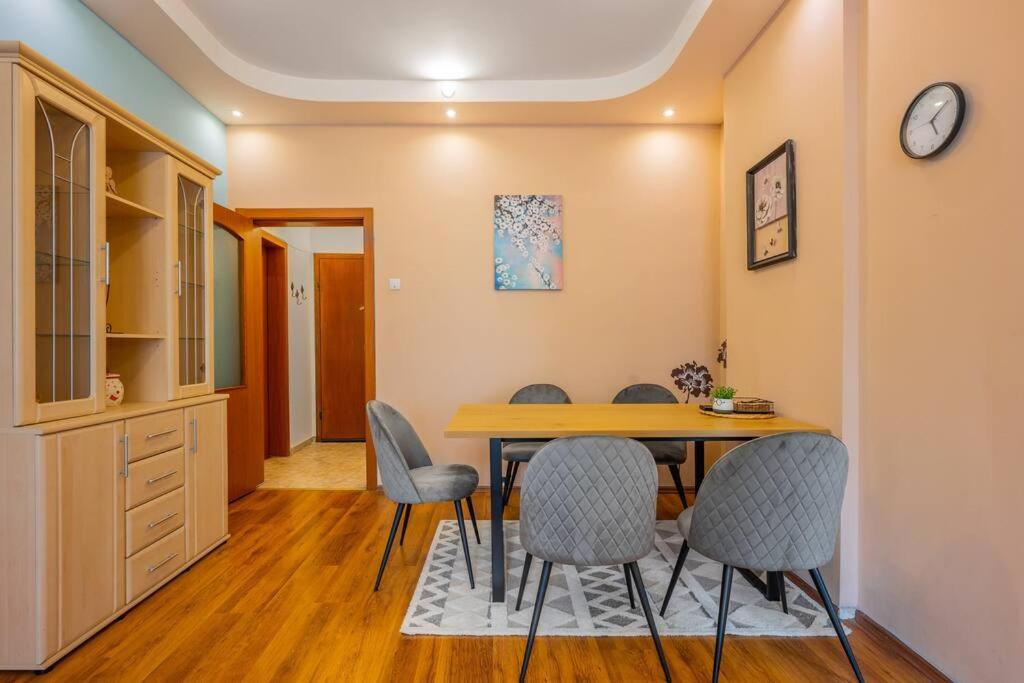 фото Spacious 3BD Central apartment
