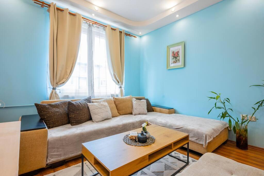 фото Spacious 3BD Central apartment