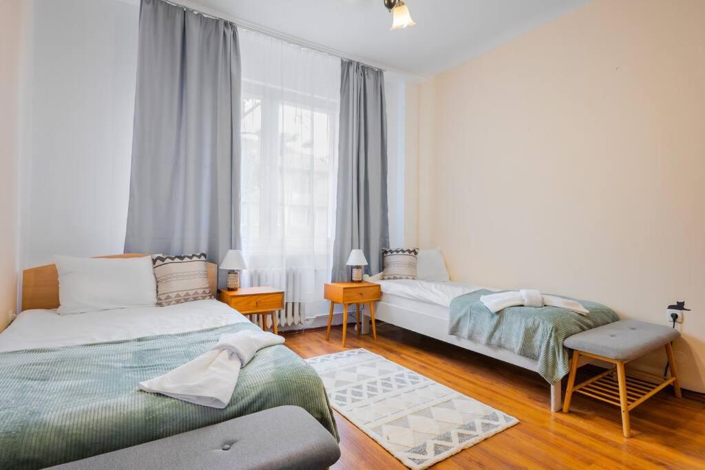 фото Spacious 3BD Central apartment