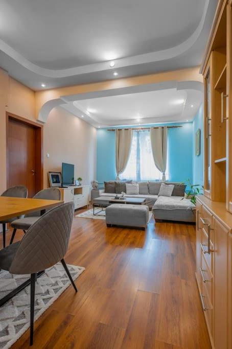 фото Spacious 3BD Central apartment