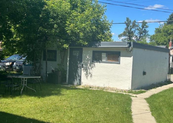 Spotless 2 Bedrooms Suite 2 in Winnipeg