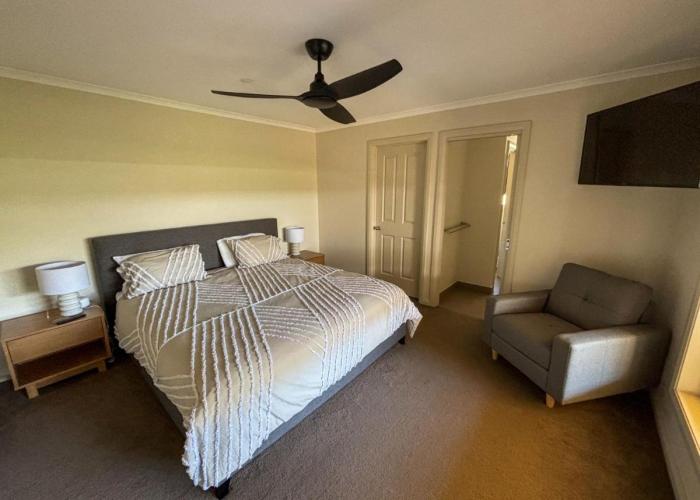 Woodlands Waterside Retreat