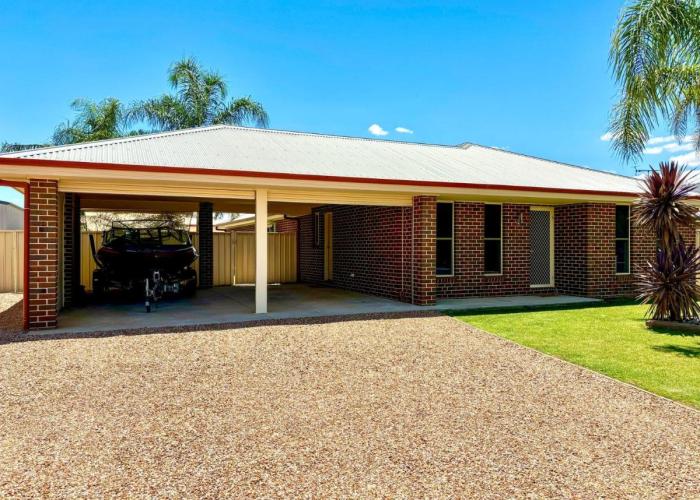 Woodlands Waterside Retreat