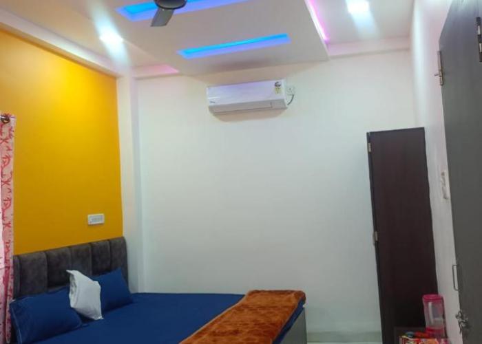 JAI BHOLE HOME STAY