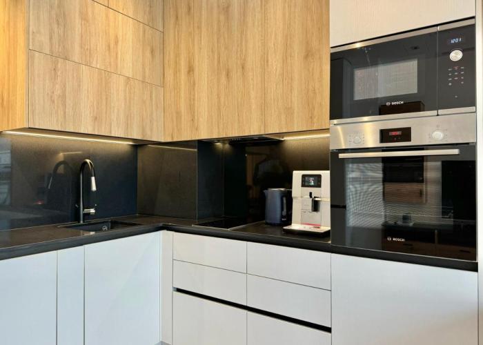 City Modern & Classy Apartment for 4 Guests & Parking