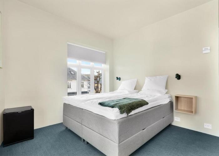 Central Guest House - Bedroom with en suite Bathroom