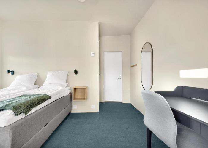 Central Guest House - Bedroom with en suite Bathroom