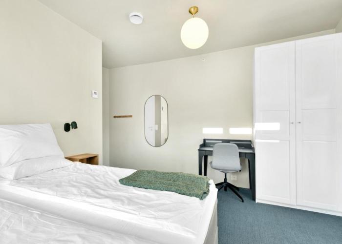 Central Guest House - Bedroom with en suite Bathroom