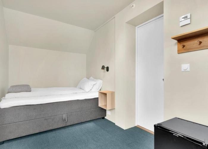 Central Guest House - Bedroom with en suite Bathroom