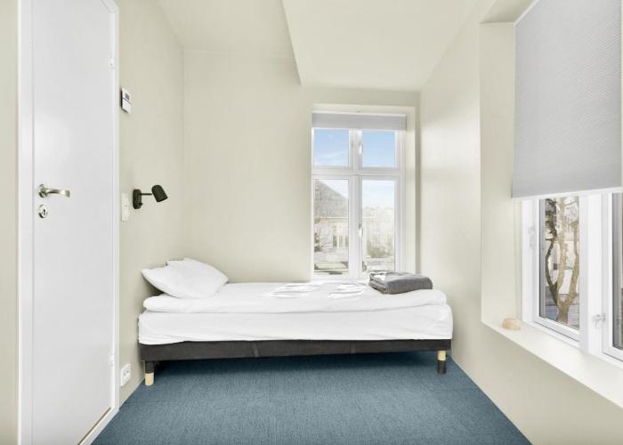 Central Guest House - Bedroom with en suite Bathroom