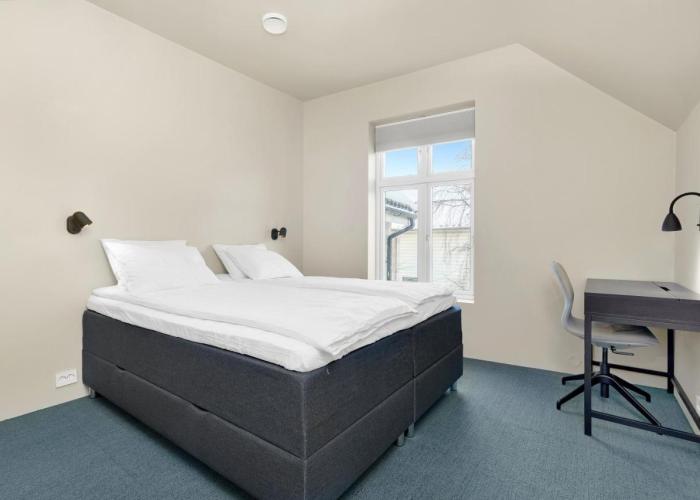 Central Guest House - Bedroom with en suite Bathroom