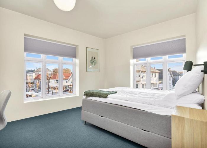 Central Guest House - Bedroom with en suite Bathroom