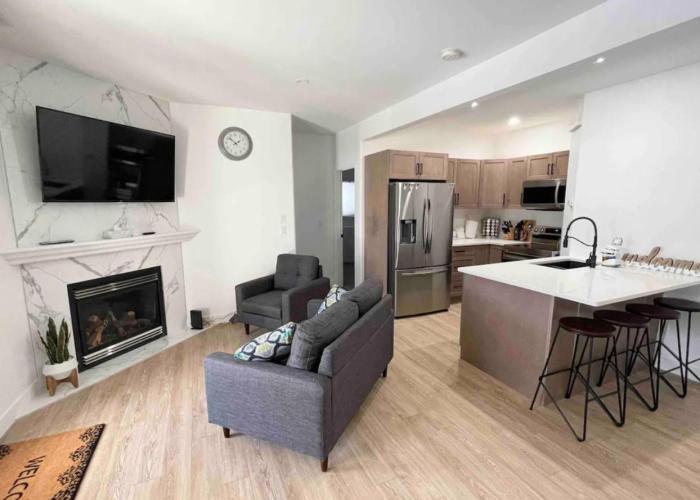 Relaxing 3 bedroom suite, near Silver Star Resort