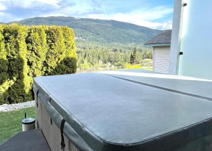 Relaxing 3 bedroom suite, near Silver Star Resort