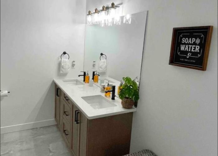 Relaxing 3 bedroom suite, near Silver Star Resort