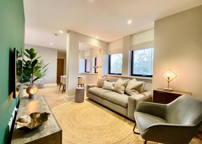 Queen Annes court luxury apartment on high street