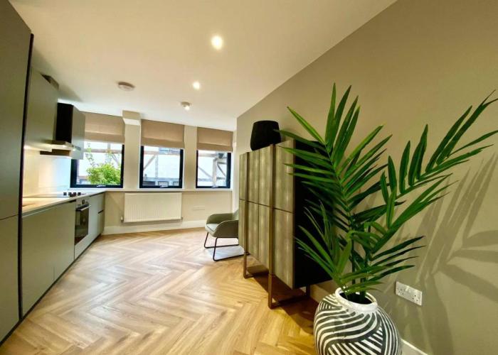 Queen Annes court luxury apartment on high street