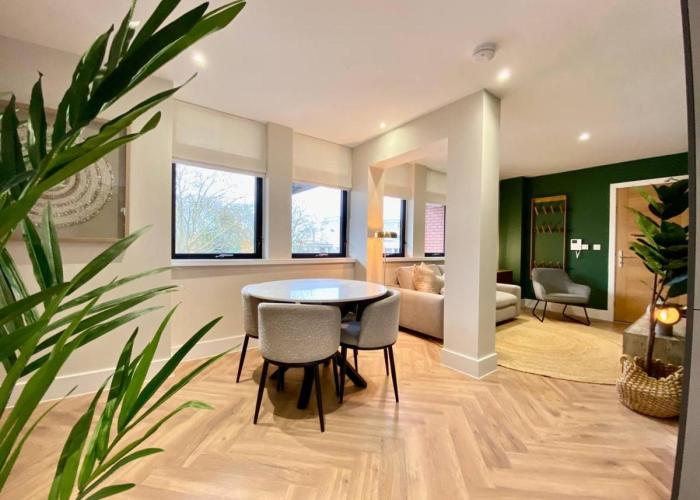 Queen Annes court luxury apartment on high street