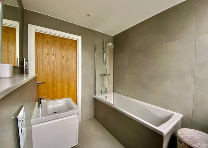 Queen Annes court luxury apartment on high street